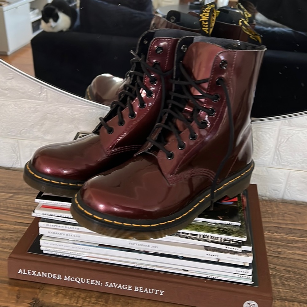 DR.MARTEN burgundy patent Leather size 9 docs.